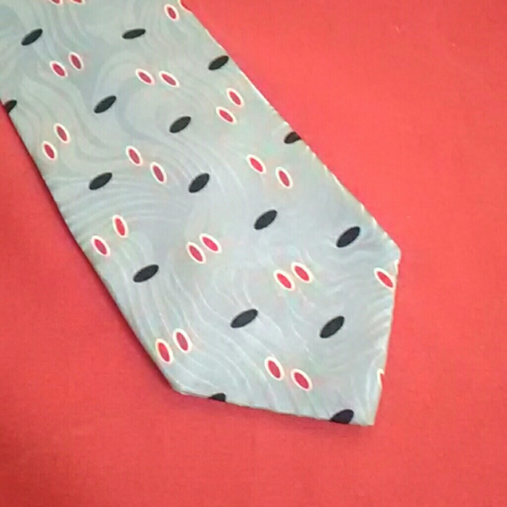Unusual Silk Tie By Tom James EUC